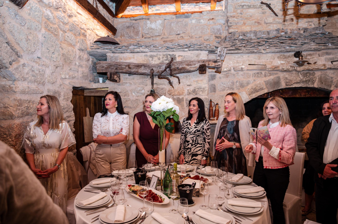 Maturalni ples učenika centra Šubićevac u znaku ljubavi