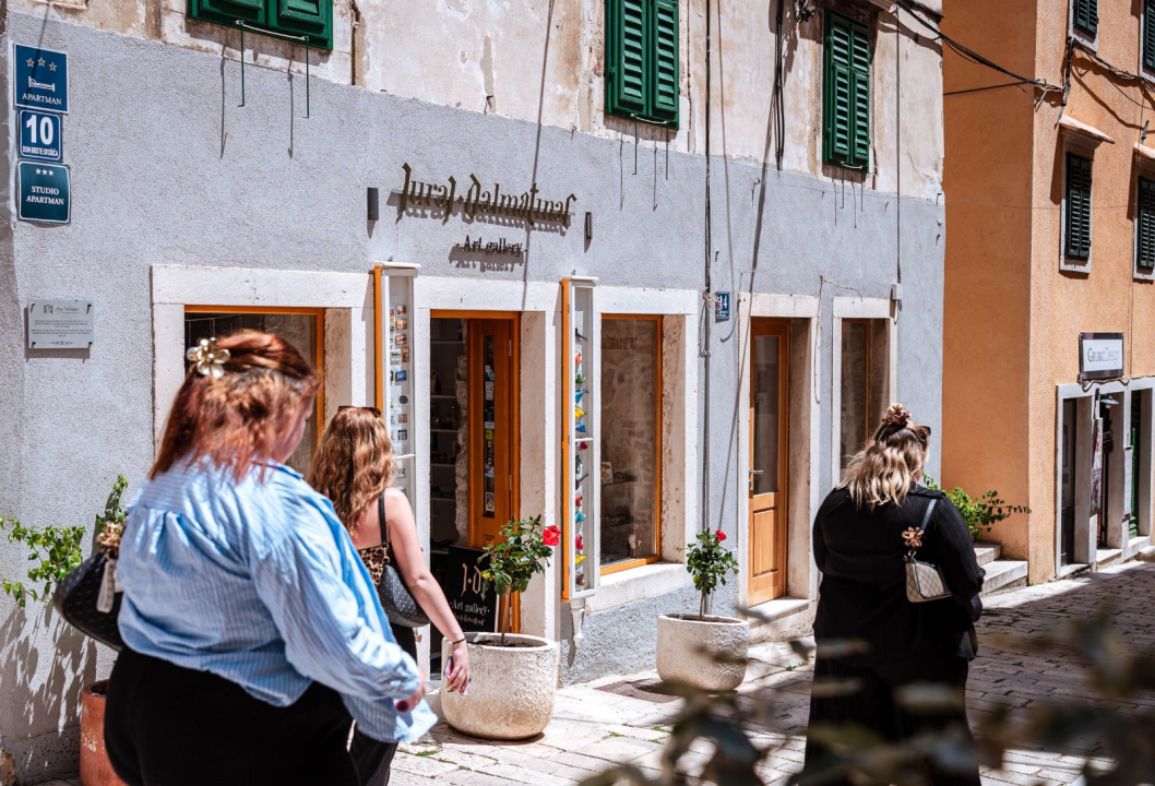 FOTO Poznata šibenska galerija ima sve za ljetni refresh doma i garderobe!