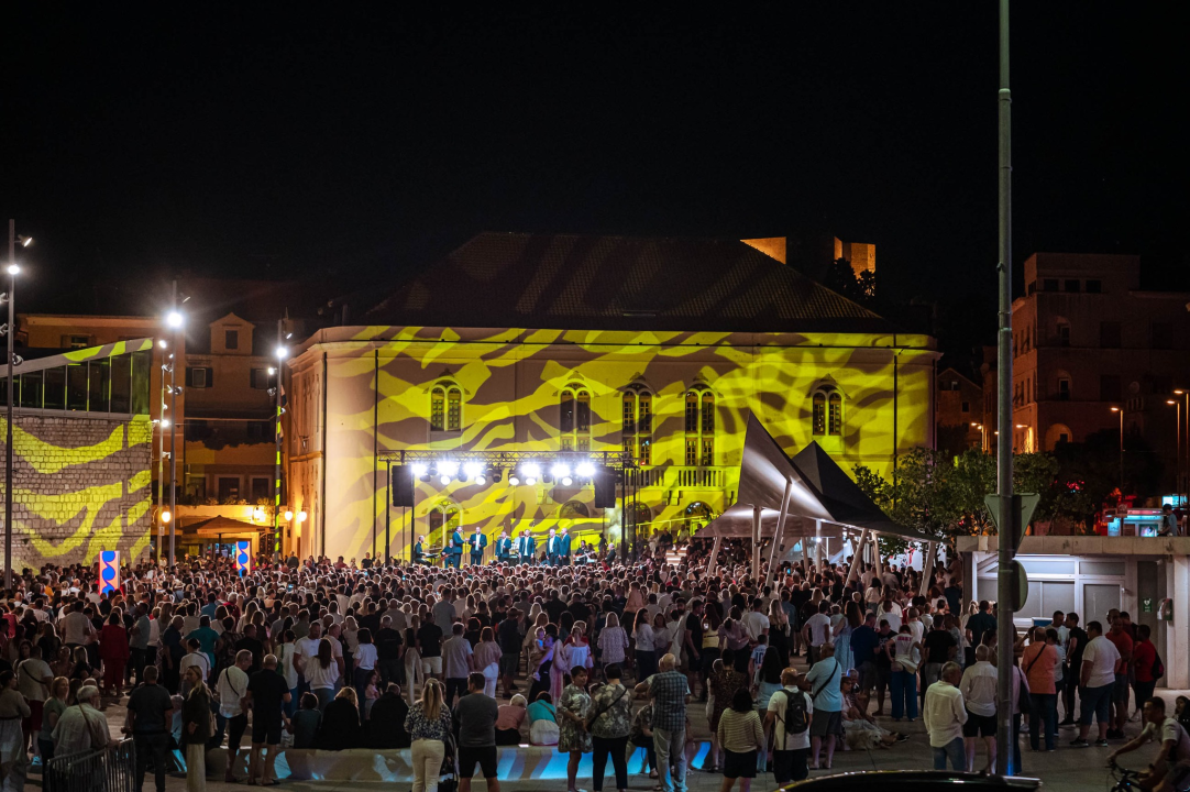 FOTO Klapa Intrade pjevala pred punom Poljanom na Dan državnosti