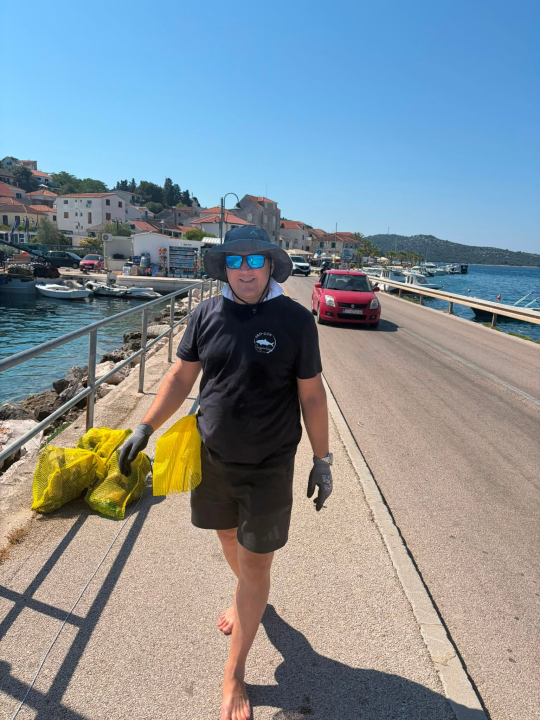 Volonteri svih generacija udružili snage u akciji čiščenja obale i plaža Rogoznice