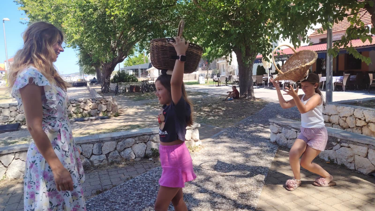 Radionica u sklopu 'Zlarinskog lita' djeci približila tradicijske običaje