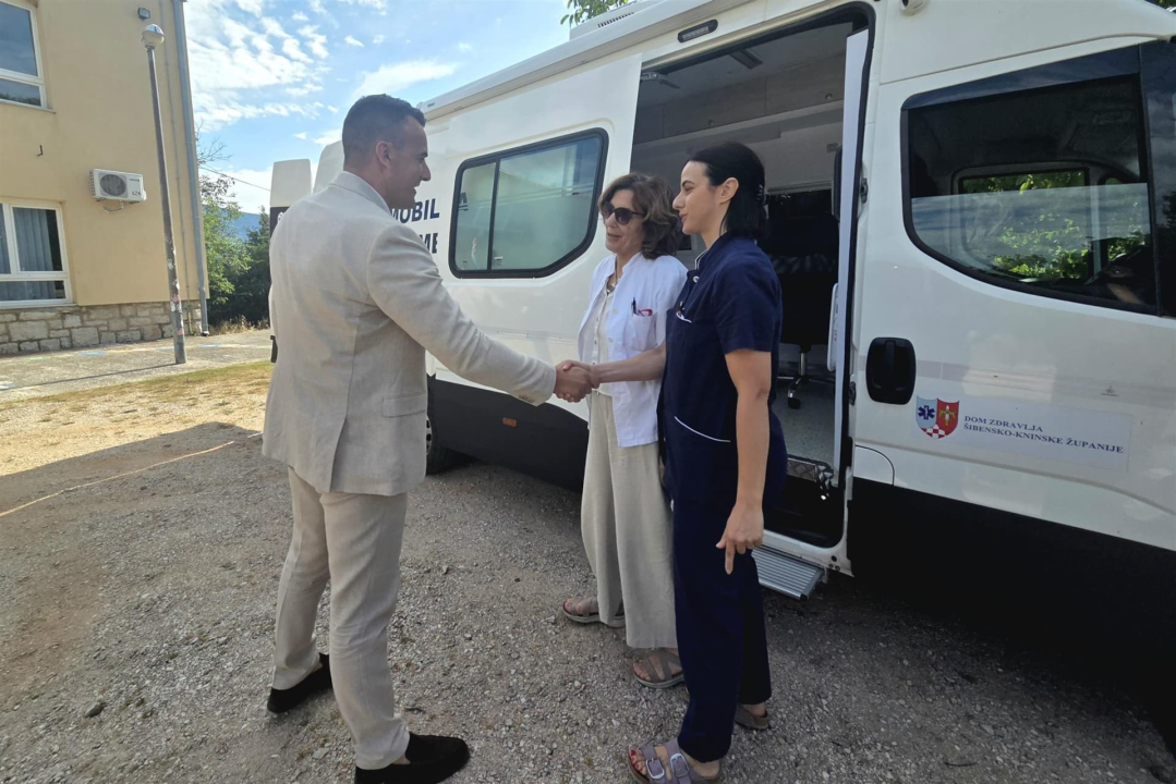 Počela s radom mobilna ambulanta u Kijevu