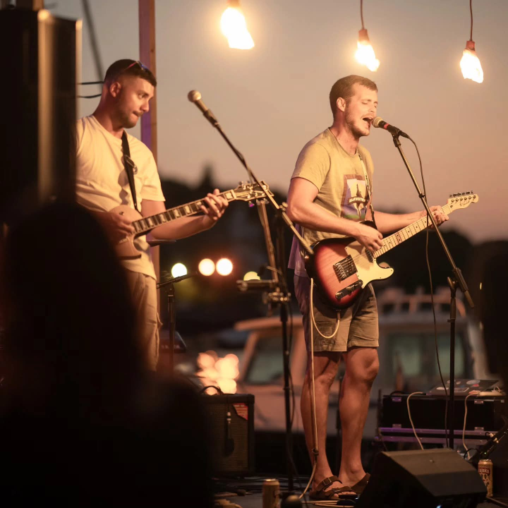 Donosimo atmosferu sa Zlarin Street Music Festivala: Pocket Palma večeras u velikom finalu