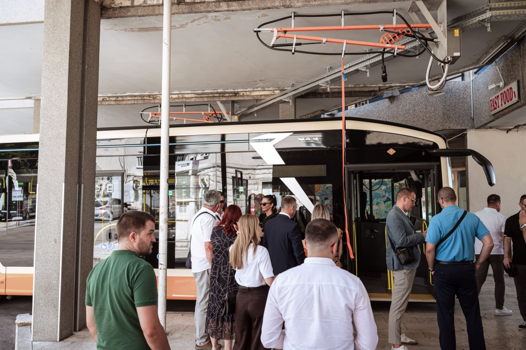 FOTO Punionice spremne, šibenski električni busevi kasne zbog zatvaranja Hormuza 