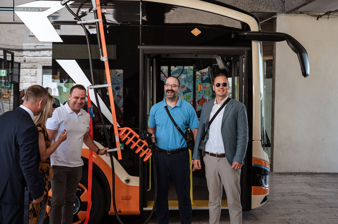 FOTO Punionice spremne, šibenski električni busevi kasne zbog zatvaranja Hormuza 