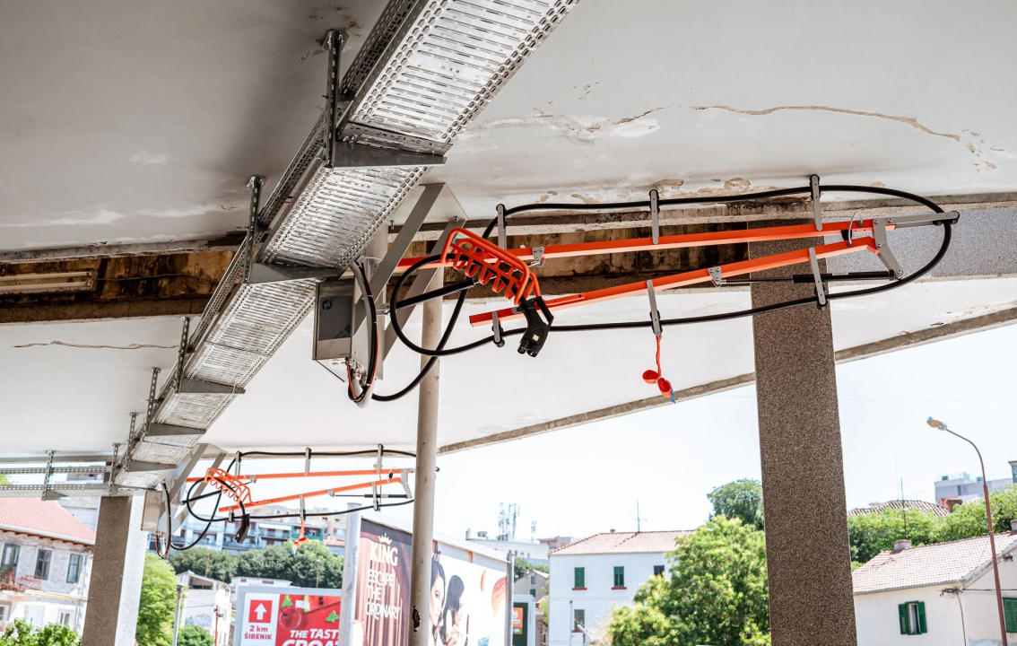 FOTO Punionice spremne, šibenski električni busevi kasne zbog zatvaranja Hormuza 