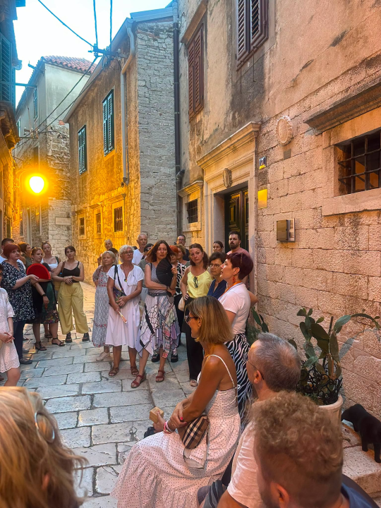 Održana tura povodom 88. rođendana Arsena Dedića. Večeras veliki koncert ispred vijećnice