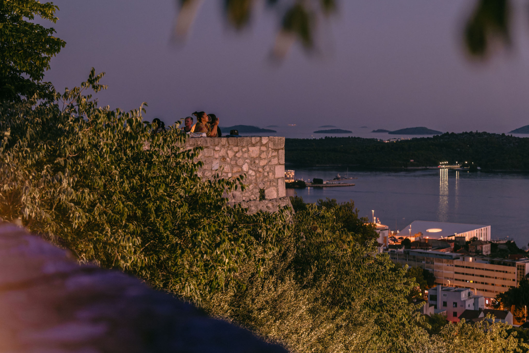 Rasprodana Tvrđava Barone ugostila šibensku premijeru višestruko nagrađivanog filma Koke