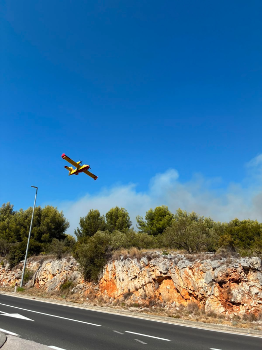 Požar kod Primoštena Burnjeg: Na terenu 30 vatrogasaca, pomažu i zračne snage