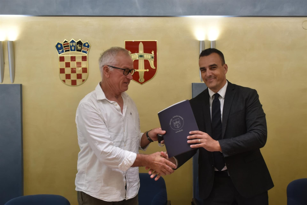 Župan Rakić potpisao ugovore s devet poljoprivrednih udruga