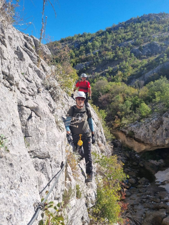 Drniški planinari savladali zahtjevan spust kanjonom Čikole