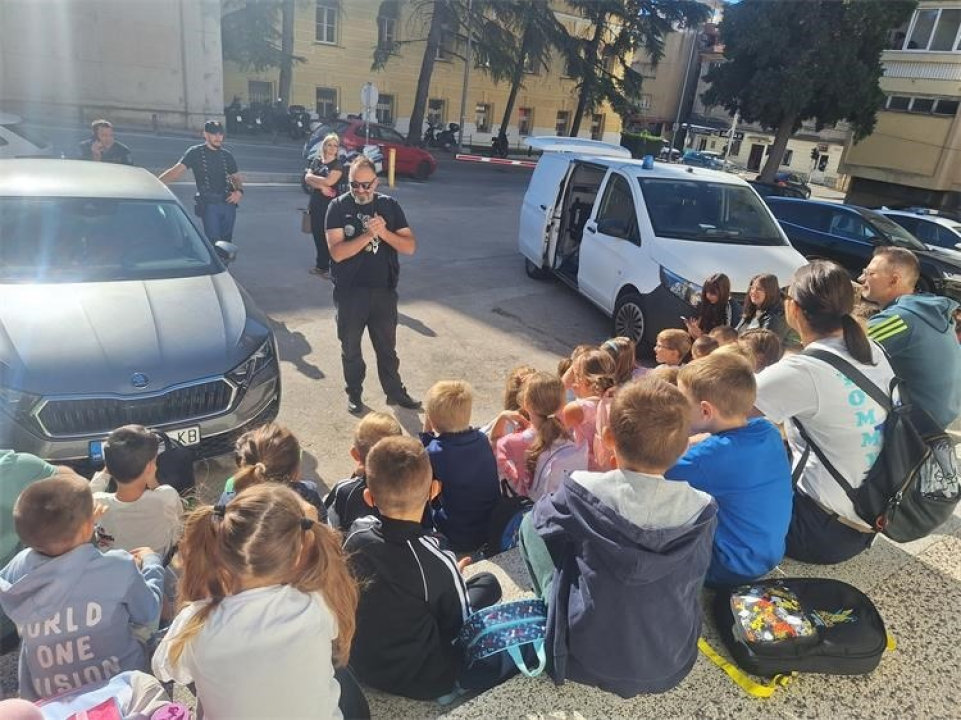 Mališani u Šibeniku, Kninu, Vodicama i Drnišu upoznali posao policajaca