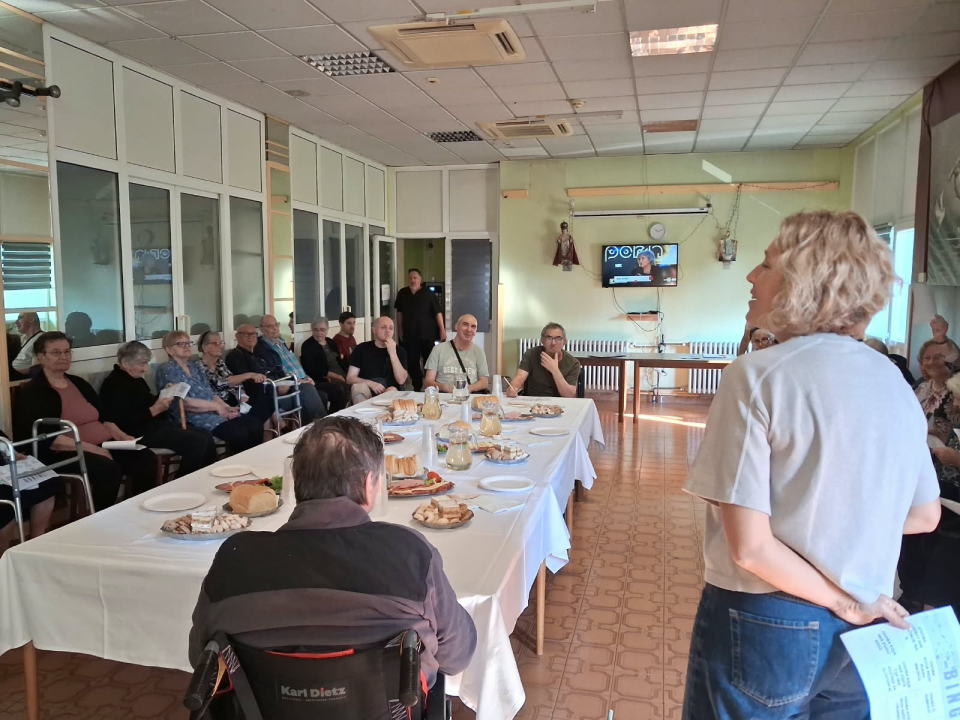 Pjesmom i druženjem u Cvjetnom domu obilježili Međunarodni dan starijih osoba