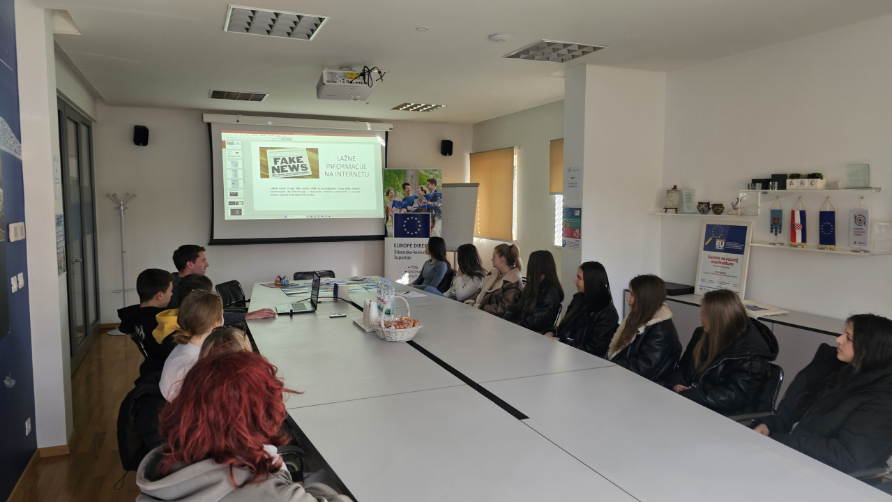 Izazovi i prijetnje u digitalnom svijetu: Učenici Ekonomske škole obilježili Dan sigurnijeg interneta 