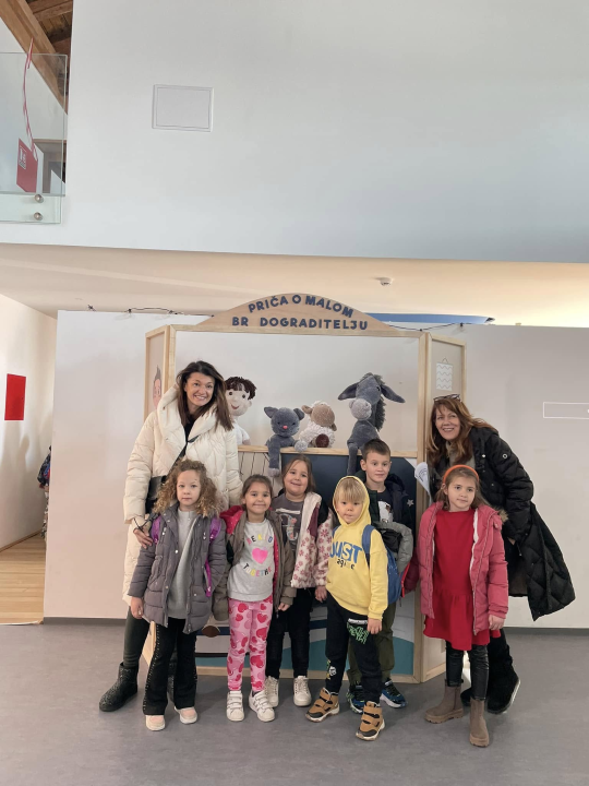 Mali istraživači iz šibenskih vrtića posjetili betinski muzej 