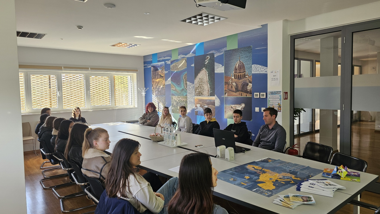 Izazovi i prijetnje u digitalnom svijetu: Učenici Ekonomske škole obilježili Dan sigurnijeg interneta 