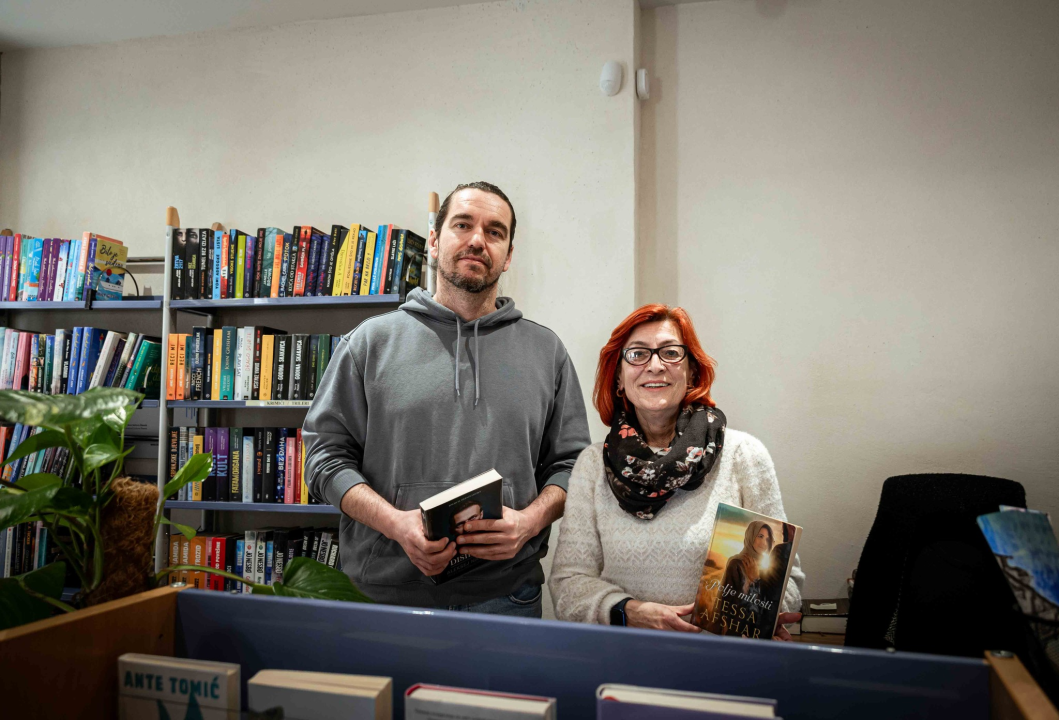 FOTO Šibenska knjižnica, zahvaljujući vrijednim djelatnicima, sasvim dobro radi u 'izvanrednim' uvjetima, ali svi jedva čekaju povratak 'kući'