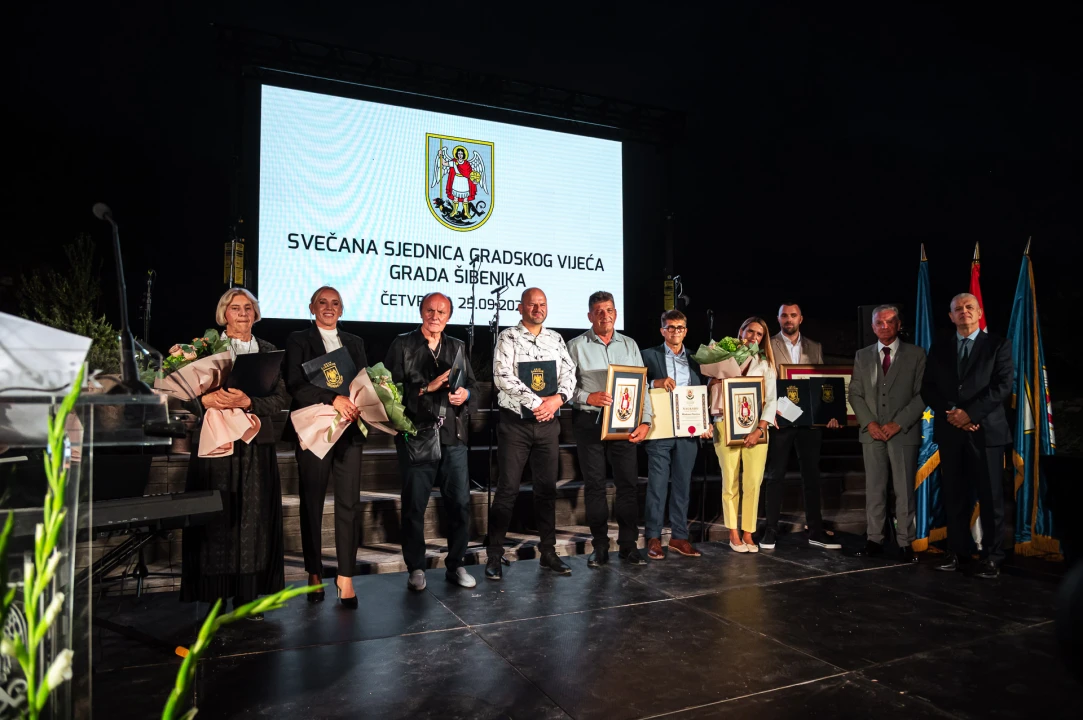 FOTO Franka Baranović Nagradu Grada Šibenika posvetila majci: 'Šibenik je utkan u moje gene i ovo je za mene posebna čast'