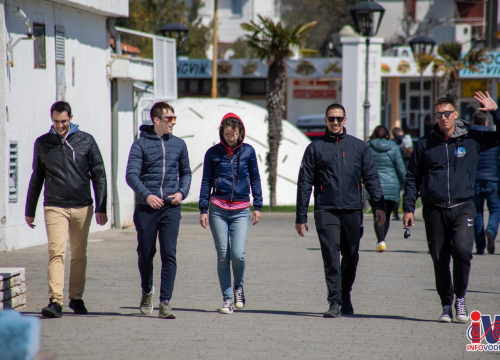 Fotografija 12 - Uskrs u Vodicama: Lijepo vrijeme izmamilo ljude u đir po rivi i druženje uz kavu