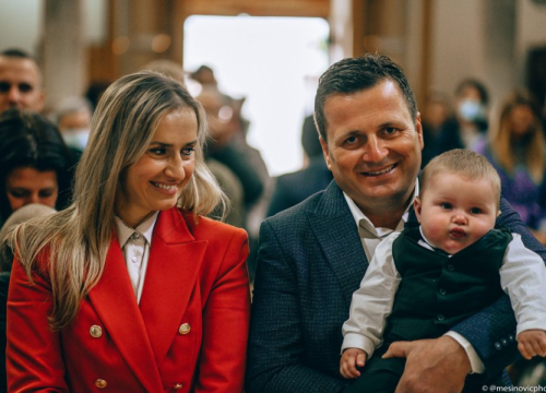 U Vodicama kršten Toma, deveto dijete Suzane i Kriste Krluk