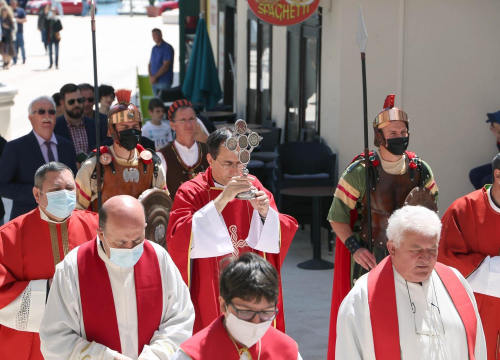 Fotografija 4 - Našašće svetog Križa proslavljeno svetom misom i procesijom kroz Vodice