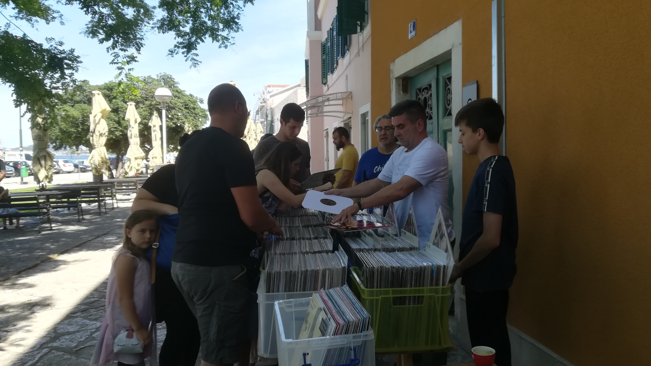 Na tradicionalnom Longplay dayu ispred Azimuta nastupa Je Veux