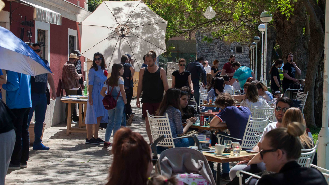 Vraća se buvljak! U nedjelju ispred Azimuta uz kavu obnovite ormar za ljetne dane