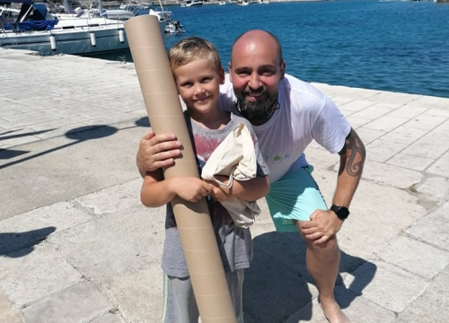 Fotografija 8 - Ribafish dočekan u Prvić Luci: Družio se s djecom i učio ih kako čuvati more