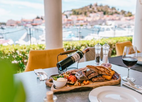 U tribunjskom restoranu Muring uživajte u vrhunskoj spizi uz pogled na staro mjesto!