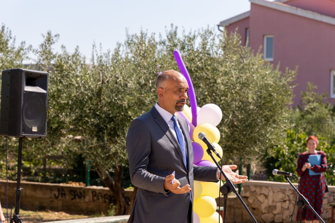 Župan Jelić posjetio OŠ Vodice, najmlađima poručio: 'Počinje najljepše i najuzbudljivije razdoblje vašeg života'