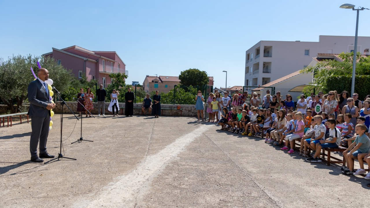Župan Jelić posjetio OŠ Vodice, najmlađima poručio: 'Počinje najljepše i najuzbudljivije razdoblje vašeg života'