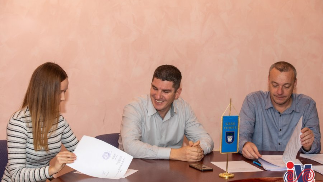 Grad Vodice raspisao natječaj za dodjelu studentskih stipendija: 47 najboljih dobit će po 700 kuna