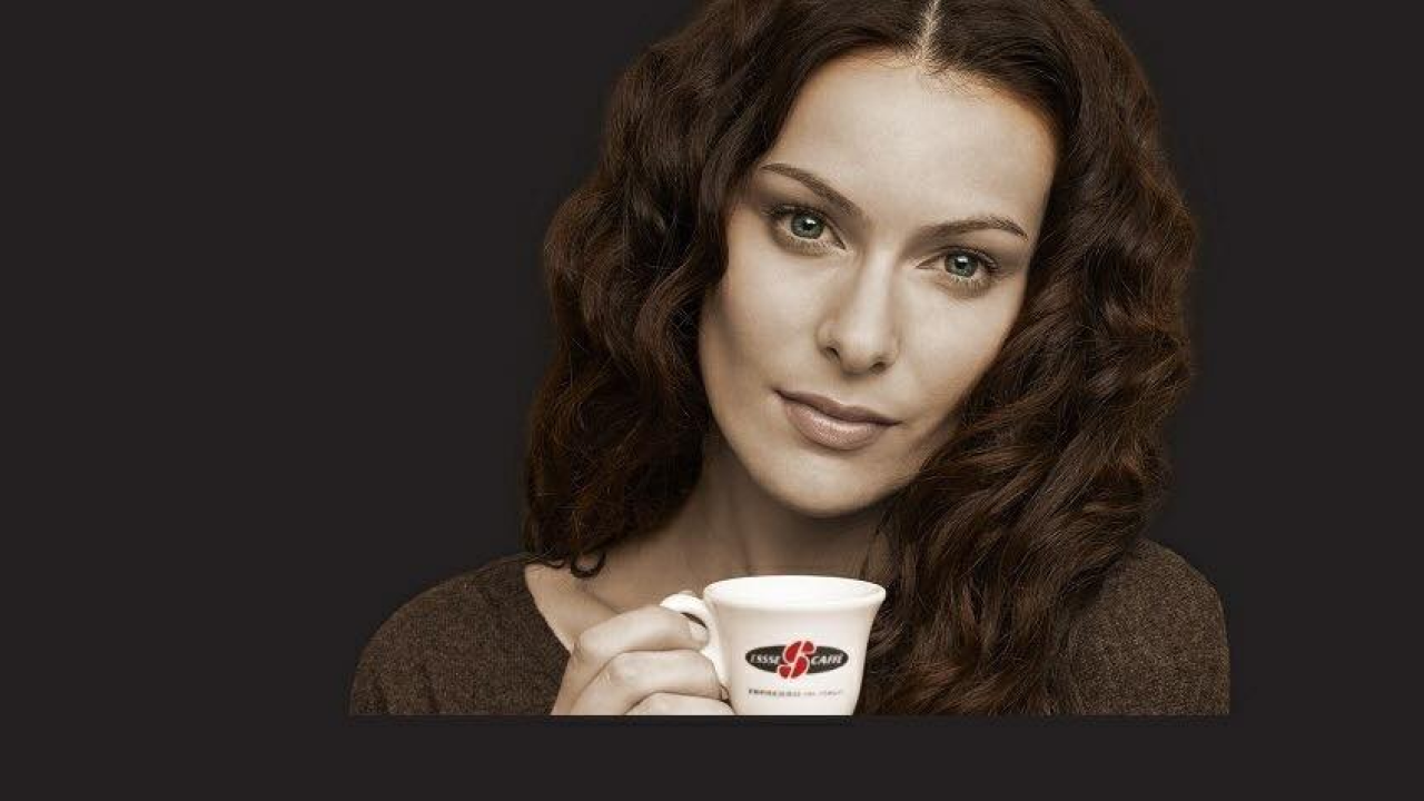 Kupite pet paketa Essse kave i osvojite novi Giugiaro design S.12 moderni aparat na poklon!