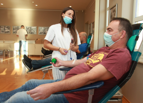 Fotografija 3 - Održana listopadska akcija u Vodicama: Robert Pašara devedeseti put darovao krv