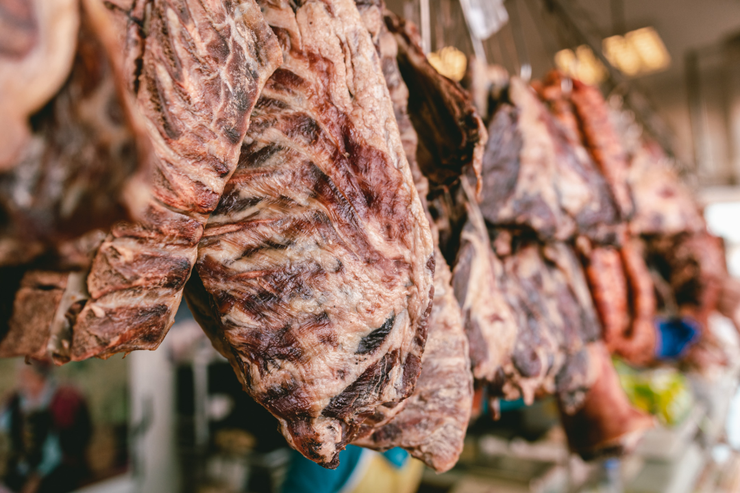 Zima je, kažu, hladna i strašna, ali uz Delikatese Petrović bit će vam toplo barem oko srca!