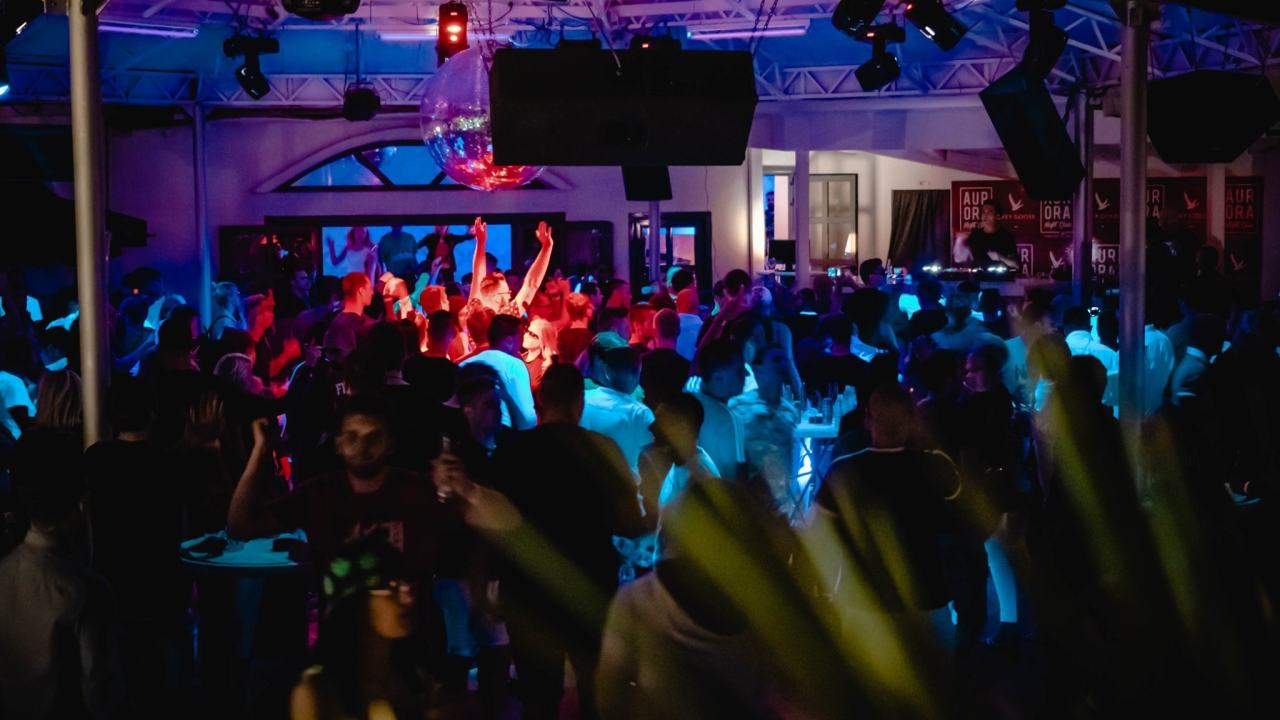 Dočekajte Novu godinu u omiljenom klubu Aurora uz Dalmatino!