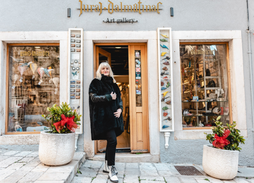 Galerija Juraj Dalmatinac za Valentinovo poklanja popust od 20 posto na sve!