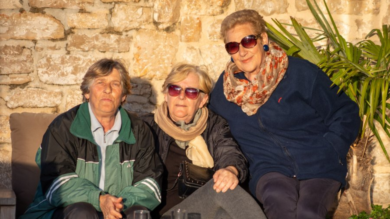 Proljeće u veljači, lipo vrime, a ko to more platit: Foto đir po Vodicama