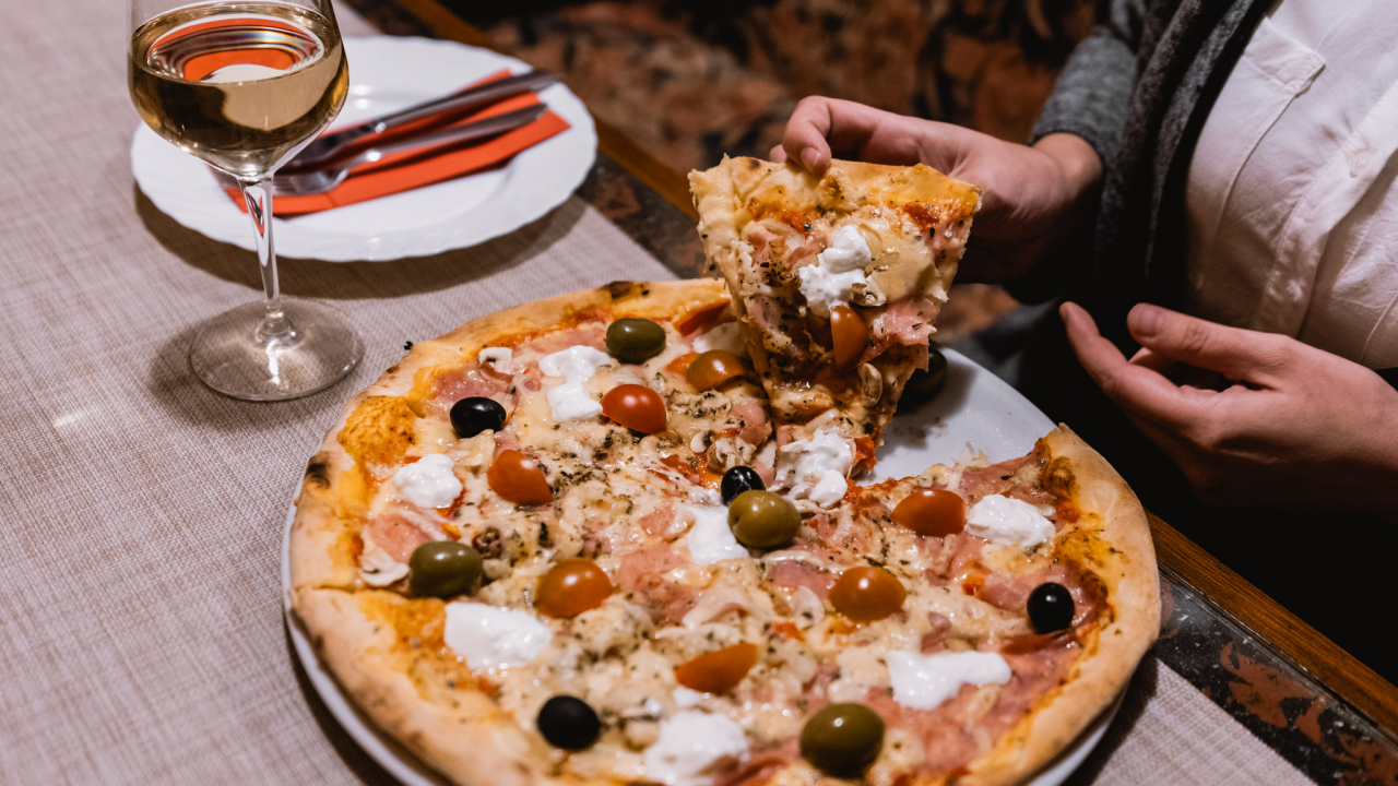 Probajte ukusne pizze nove Pizzerije Atomic na Brodarici!