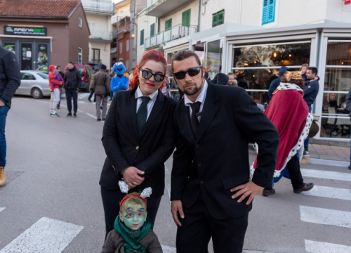 Fotografija 2 - Vodicama prošla vesela maškarana povorka, pogledajte zanimljive maske