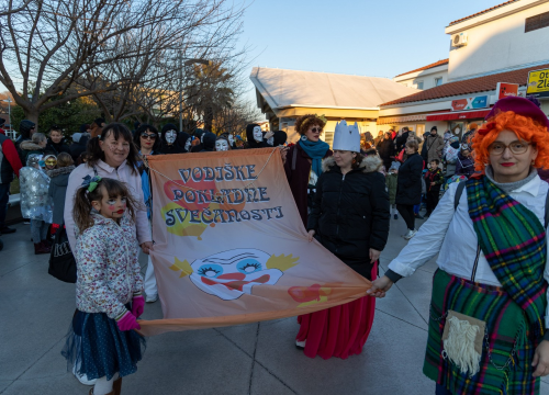 Fotografija 6 - Vodicama prošla vesela maškarana povorka, pogledajte zanimljive maske