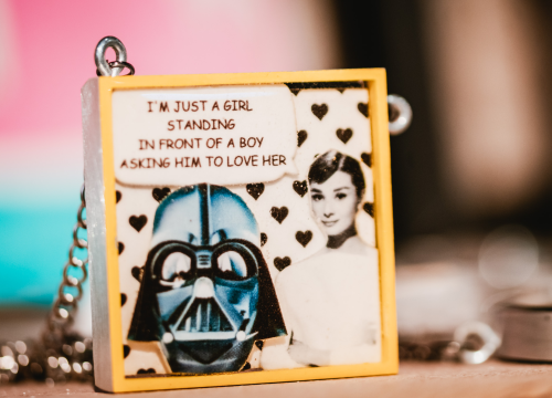 Fotografija 23 - Galerija Juraj Dalmatinac u povodu Dana žena časti popustom na dizajnersku odjeću te Murtićeve i Vežine umjetnine