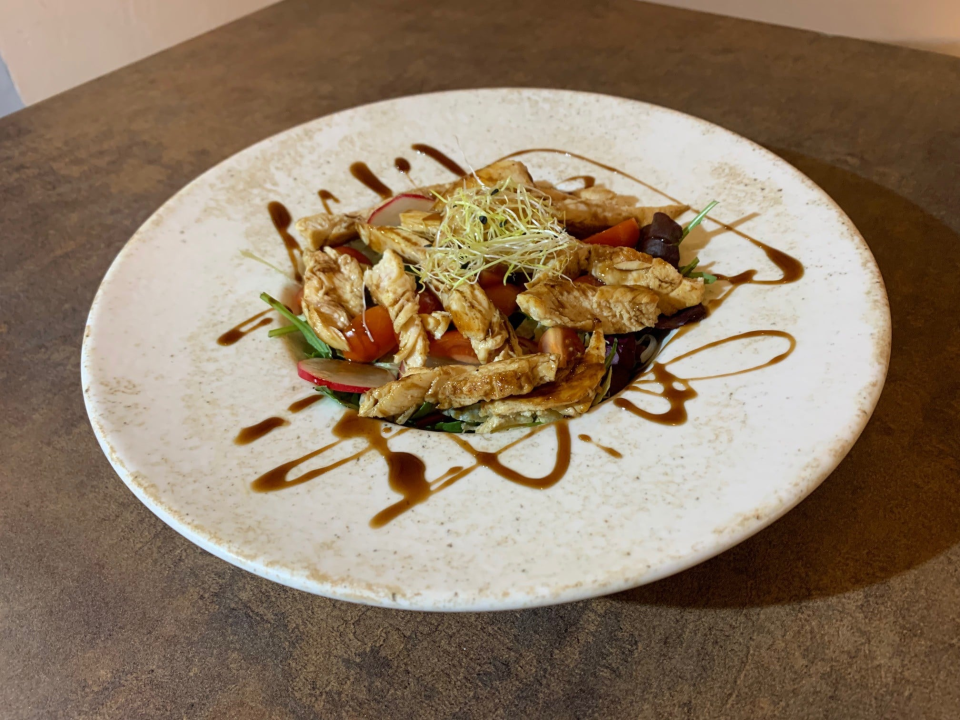 Posjetite bistro Bava i uživajte u bogatom izboru hrane i pića!