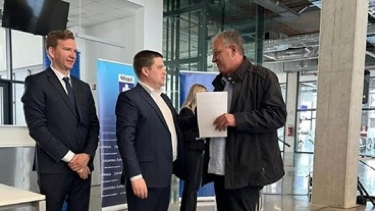 Vodički gradonačelnik Ante Cukrov potpisao ugovor o sufinanciranju uređenja igrališta u Šepurini