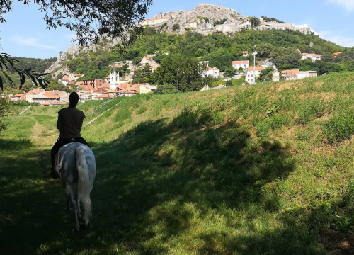 Fotografija 16 - Na Kninskoj tvrđavi Praznik rada slave dan ranije: Posjetitelje očekuju srdele, storytelling ture i vrijedne nagrade!
