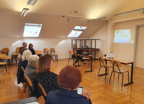 Djeca u čijem odrastanju aktivno sudjeluju bake i djedovi odrastaju u pametnije i ljubaznije adolescente