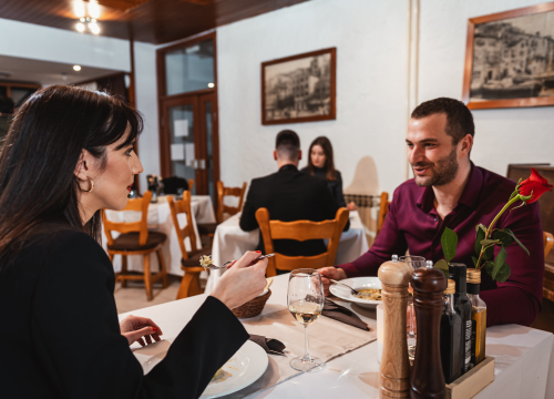 Zanimljive večeri kantautora, glazbe i odlične hrane očekuje vas u Taverni Kula!
