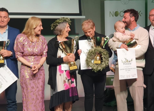 OPG Birin iz Vodica proglašen šampionom izgleda pakovine na najvećem skupu maslinara