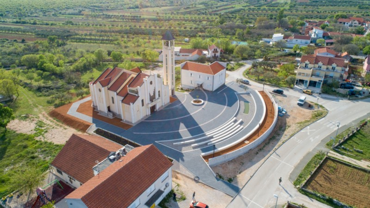 Grad Vodice financirao projekt uređenja trga ispred crkve u Čistoj Velikoj