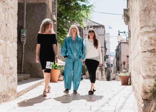 Fotografija 3 - Osvježite svoju garderobu dizajnerskim komadima iz Galerije Juraj Dalmatinac!